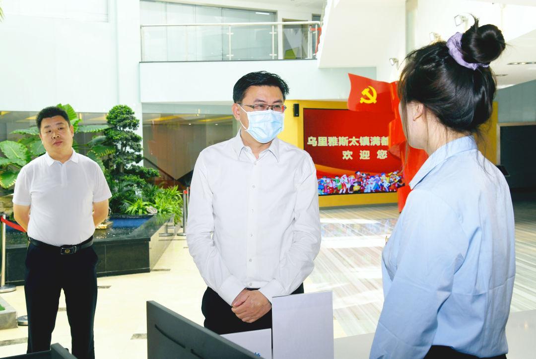 張佰成到東烏珠穆沁旗調(diào)研經(jīng)濟社會發(fā)展情況