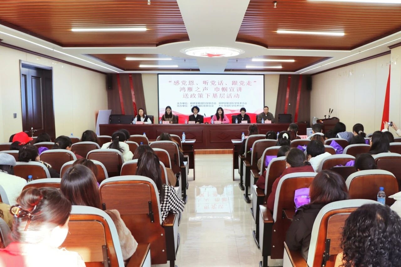 錫林郭勒盟“感黨恩、聽黨話、跟黨走”送政策下基層活動走進太仆寺旗