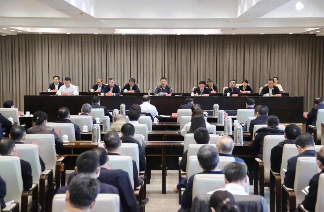 全盟優(yōu)化營商環(huán)境和推進工業(yè)經(jīng)濟高質量發(fā)展大會在錫林浩特召開